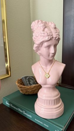 Elegant Single Clover Pendant Necklace