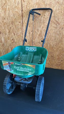 Scotts Turf Builder EdgeGuard Mini Spreader – $25