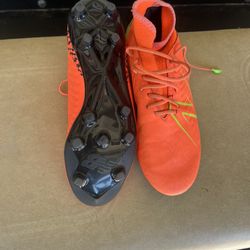 Soccer Cleat 8.5