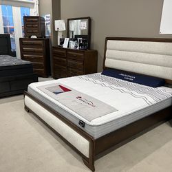 🚨NEW ARRIVAL!🚨 Brand New King Bedroom Set Now Only $1999.00!!