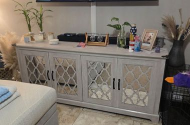 Tv accent table