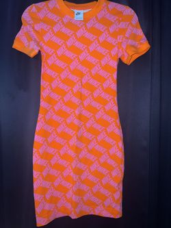 Brand New never Worn Women's Nike Sportswear Essential Printed Bodycon Dress Safety Orange XS