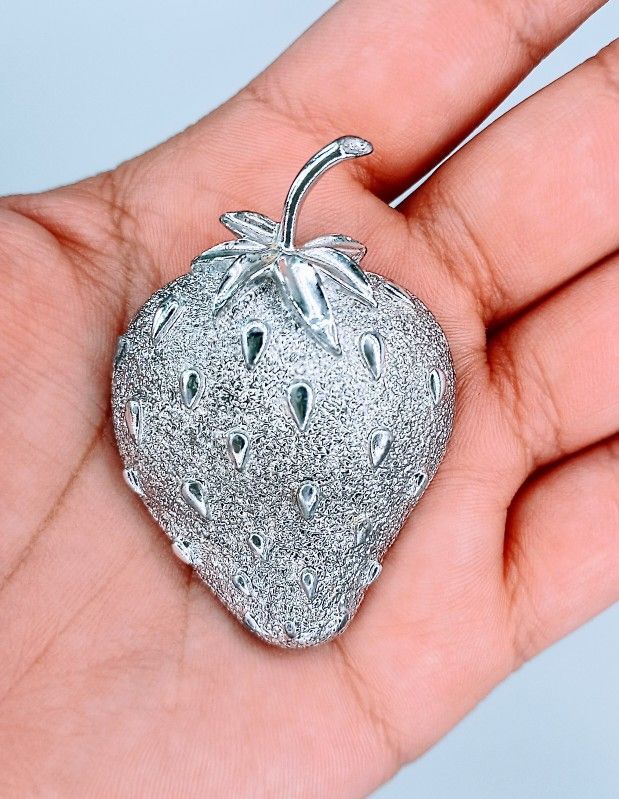 Vintage 1968 silver tone Strawberry Ice brooch pin Sarah Coventry collectors item