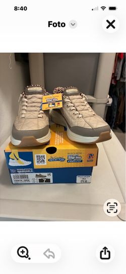 Women’s Skechers size 7 ( New )