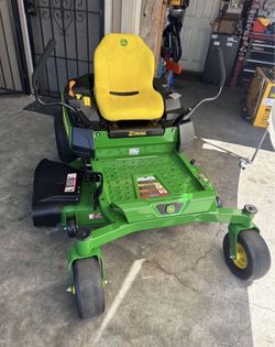 John Deere Z315E 42 in. 20 HP Gas Dual Hydrostatic Zero Turn Riding Lawn Mower