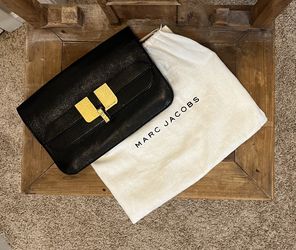 NWT Marc Jacobs The Astor Textured Black Leather Clutch