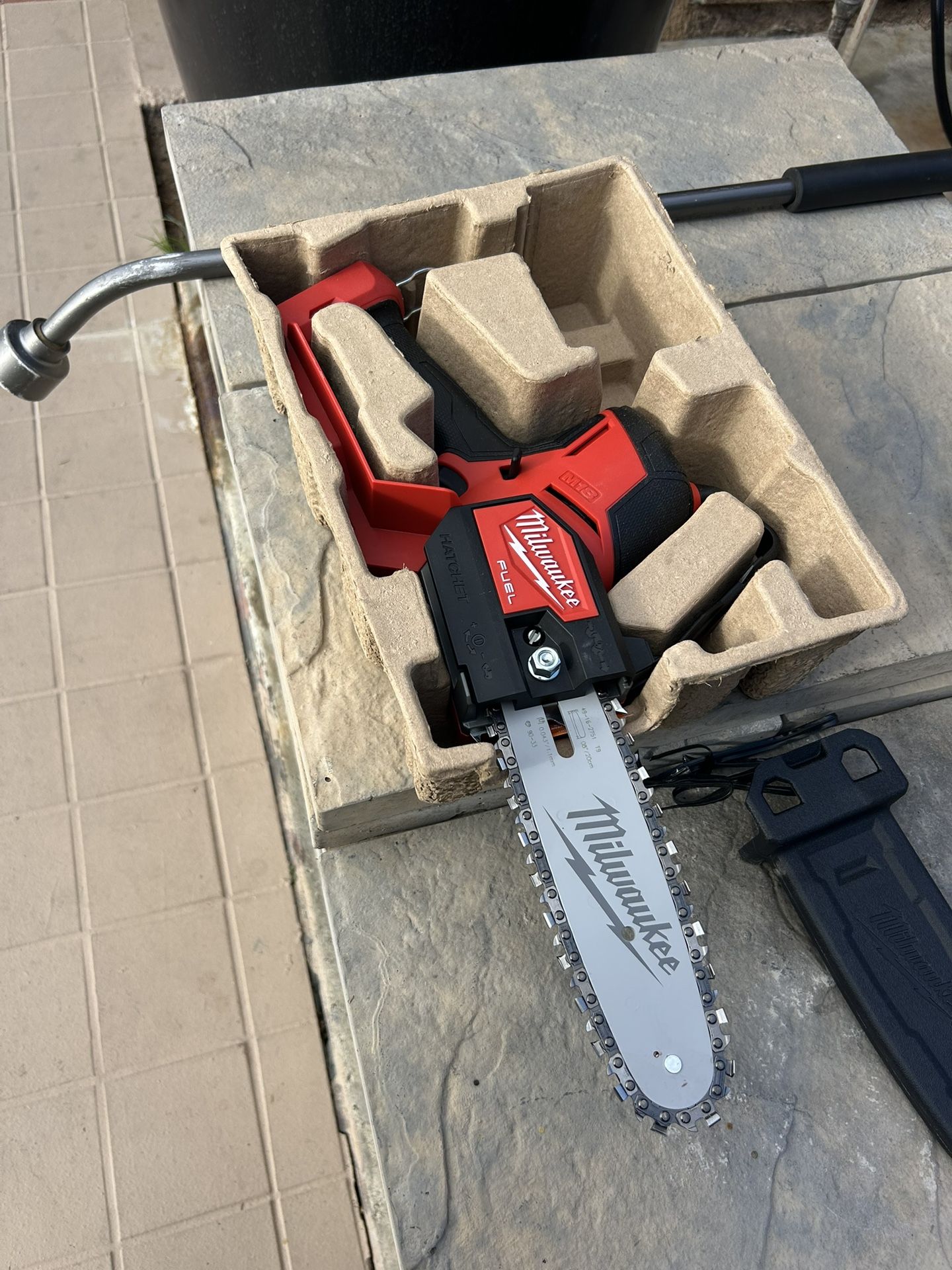 Milwaukee M18 FUEL 18V Chainsaw HATCHET