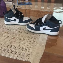 Kids Jordan’s Shoes Size 11c 