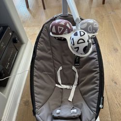 4 Moms Baby Bouncer 