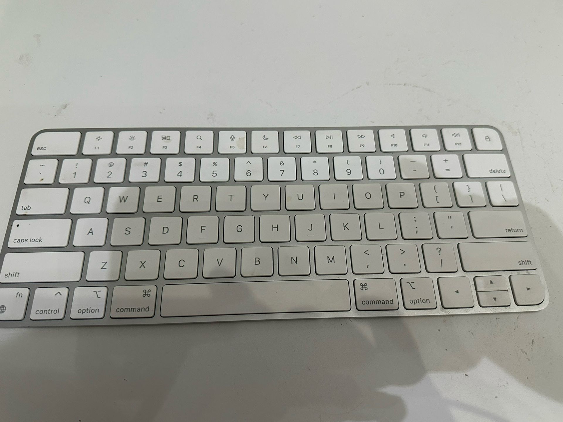 APPLE MAGIC KEYBOARD - Like New - Model A2450 - $ 80