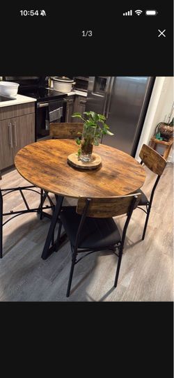 Round dining table with 4 chairs