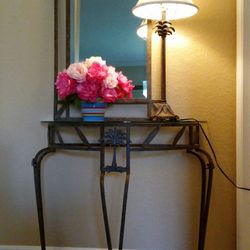 Small table with mirror + lamp.