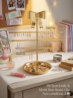 Pottery Barn Teen Emily and Meritt Bow Earring Holder Jewelry Stand