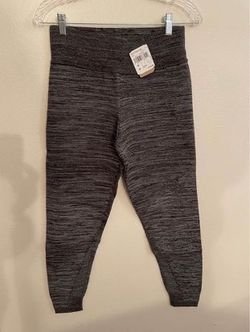 Women’s medium Reebok knit fitted pants (new with tags)