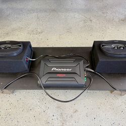 Pioneer 900W Amp With Kicker Speakers 