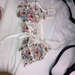 Brand new Victoria secrets bralette Size M