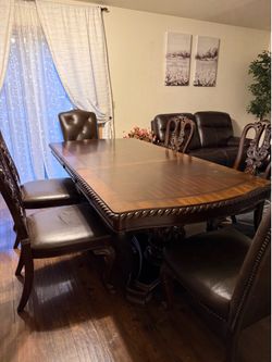 Beautiful wooden table and 6 chairs
