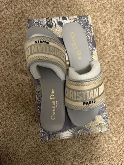 Beige & Grey Slides 🩶