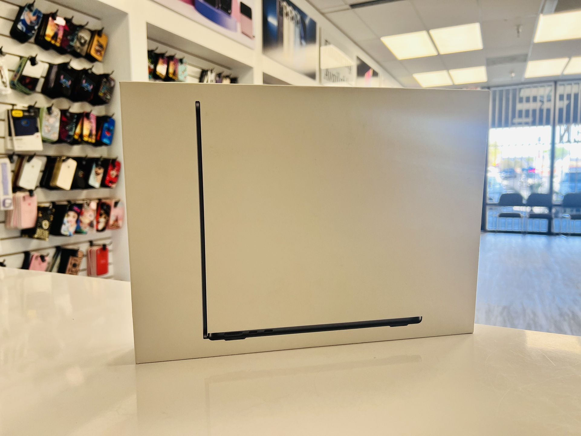 MacBook 13 Inch Chip M3 16GB Ram And 512gb Storage