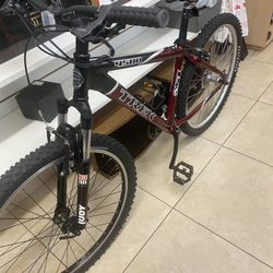 Trek 4500 Mountain Bike  Frame 15” Wheel 26x2.2