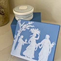 Home Decor/Vintage/Antique Wedgewood Bone China VENICE Jewelry Trinket Box.  NEW/never used