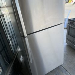Whirlpool Stainless Steel Refrigerator And Top Freezer 