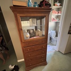 Alexander Julian Home Colors Jewelry Display 