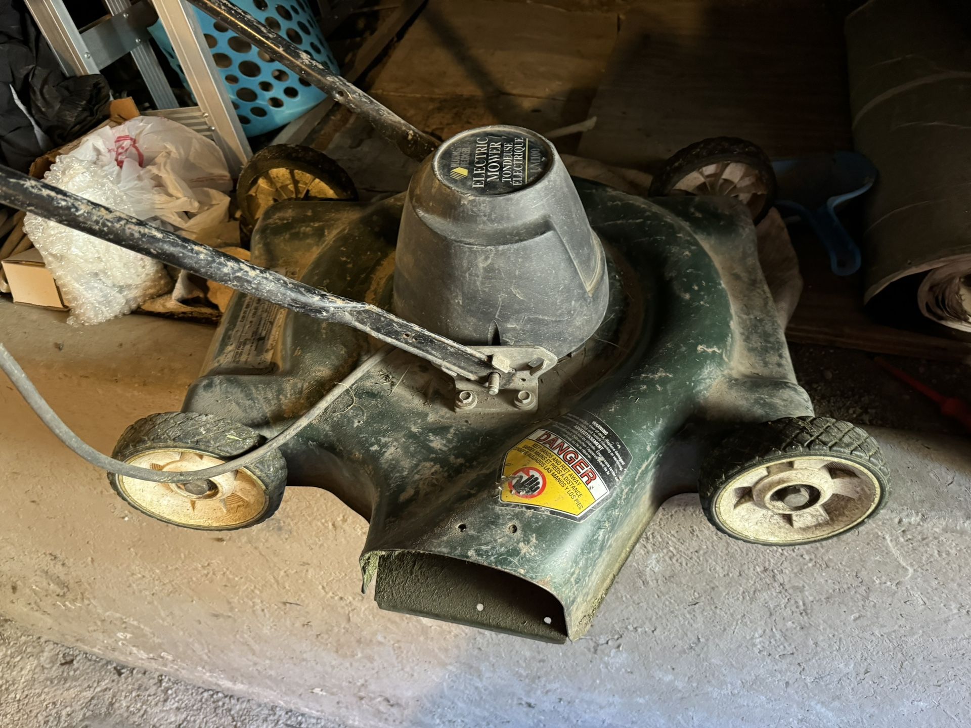 Electric/ Corded Lawn Mower for Sale in Chicago, IL OfferUp