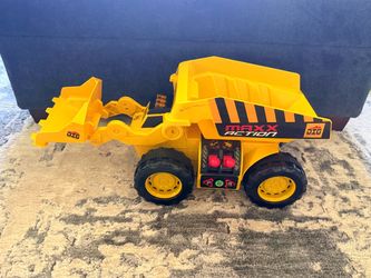 Maxx Action Construction Dump Truck Toy