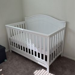 Sturdy White Baby Crib 