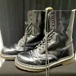 Unisex Dr Martens 1490 Leather Boots