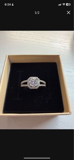 Moissanite ring￼