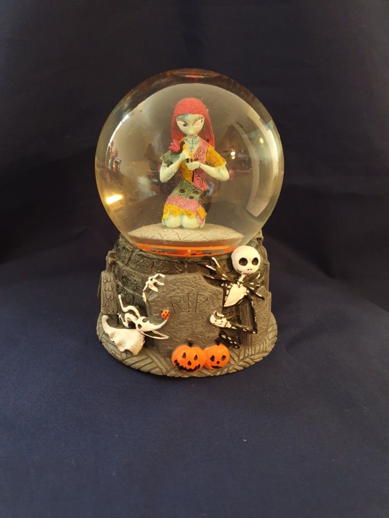 Disney Nightmare Before Christmas Sally Musical Snowglobe 