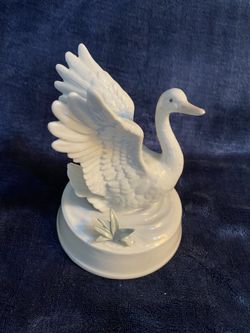 Vintage Otagiri Swan Lake Music Box