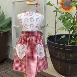 Heather Sue Sews Strawberry Apron Kids Size 2/4 NEW