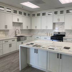 Kitchen Cabinet and Quartz Countertops Warehouse