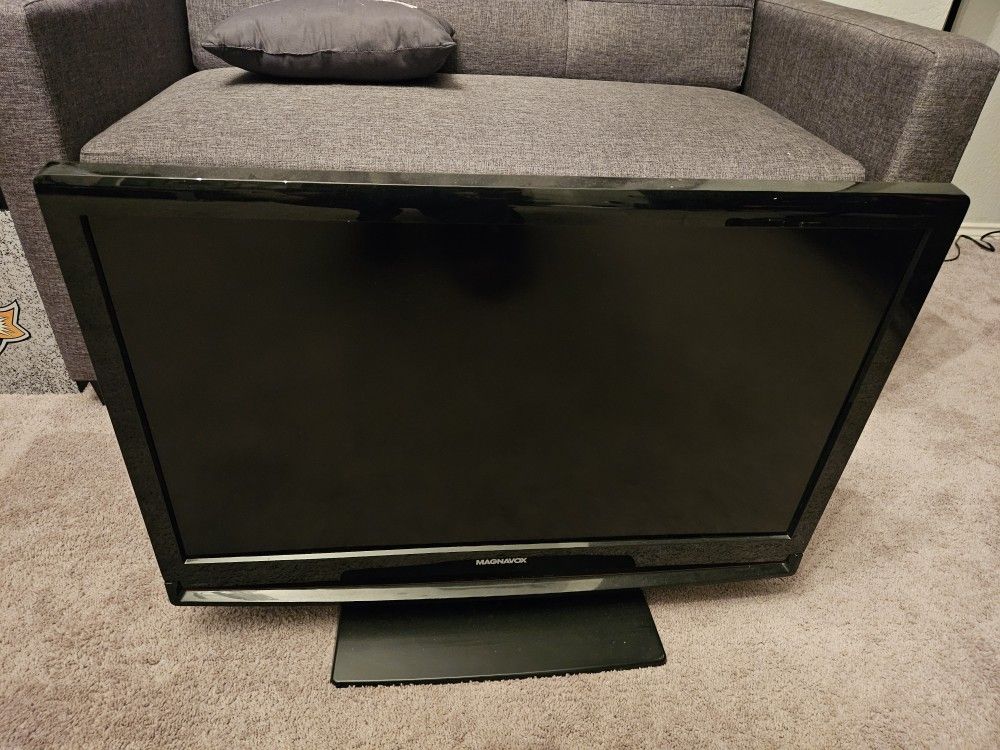 32 Inch Magnavox TV