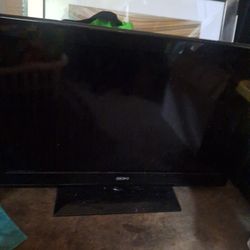 32 Inch TV 40