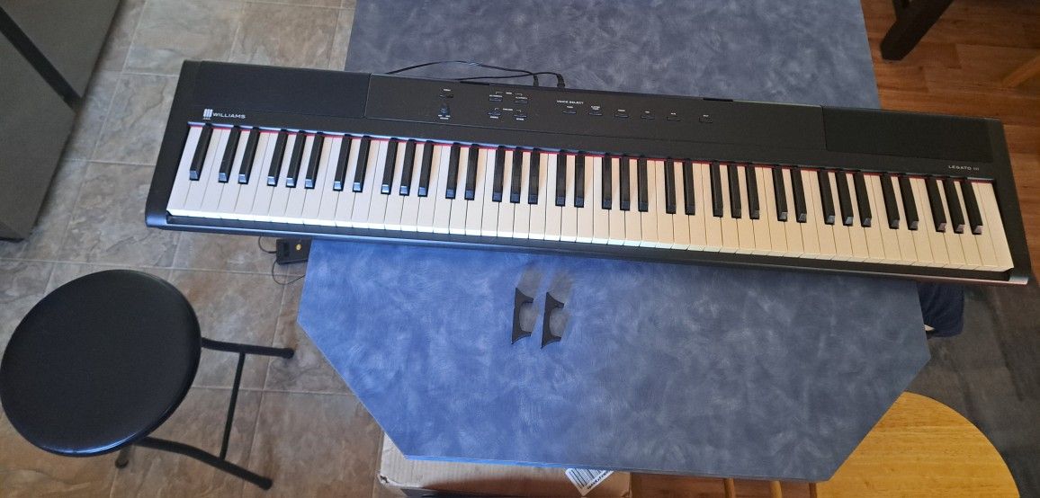 Williams Legato 3 Keyboard  With Stool