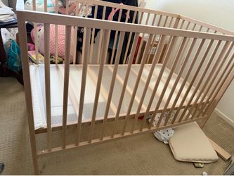 IKEA Sniglar Crib and Newton mattress