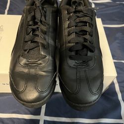 Like New Men's Puma Roma sneakers Size 10