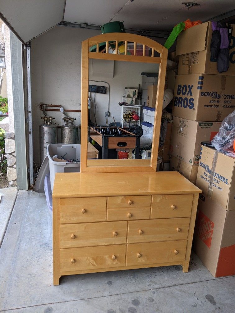 Child's Solid Maple Dresser (Stanley) With Mirror