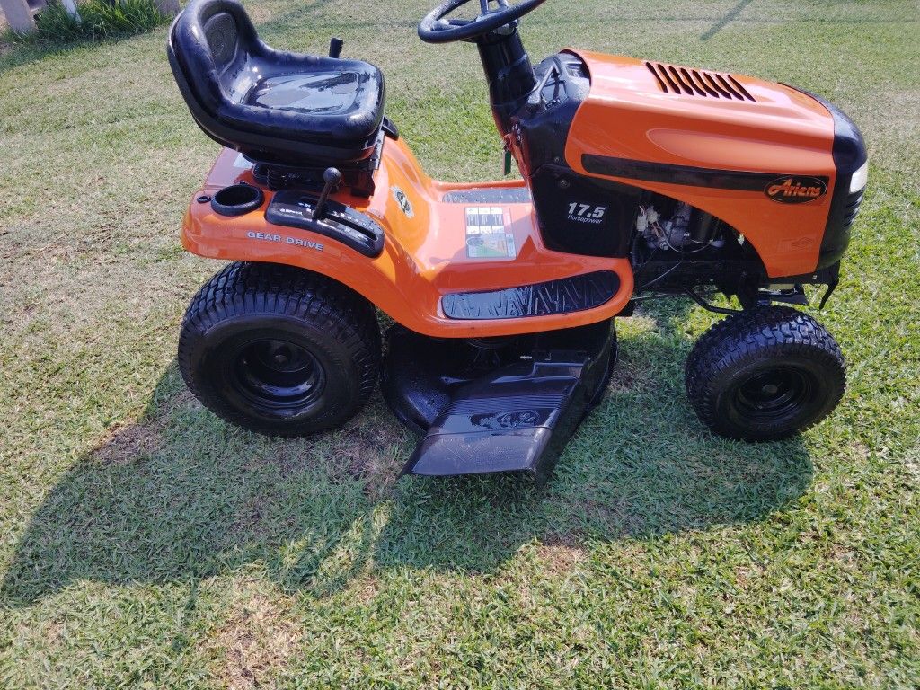 42" riding lawnmower runs good ready to cut