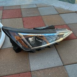 2019-2020 Hyndai Elantra Headlight Passenger Side 