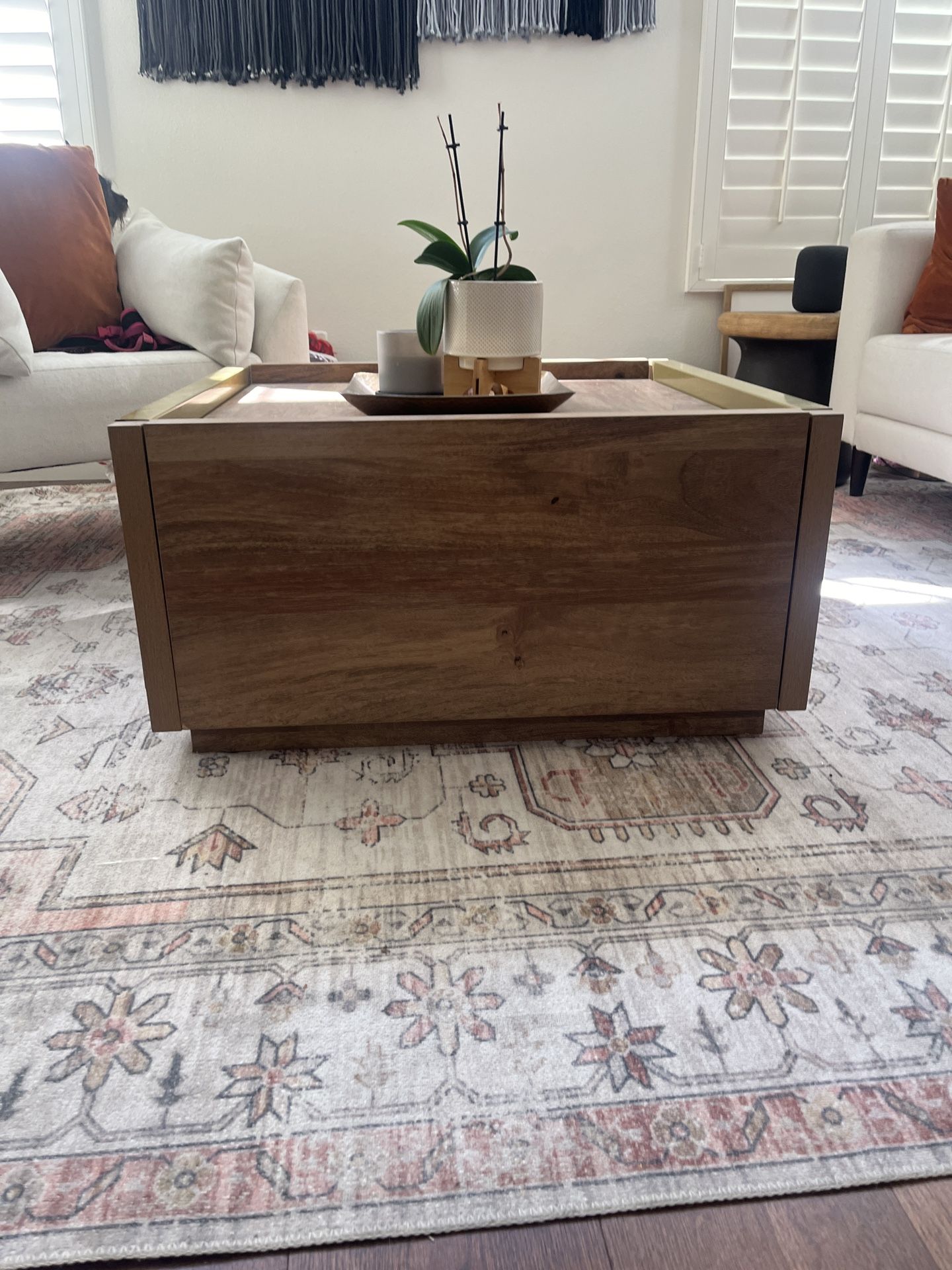 Coffee table With Storage Drawers.
