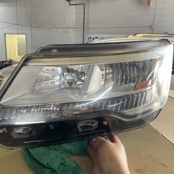 2016-2019 Ford Explorer driver headlight led