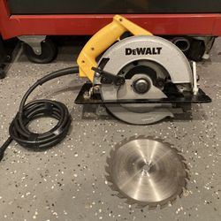 Saw DeWalt New Condition With Blade. Price Firm
