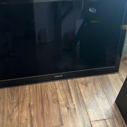 TV 42 Inches Samsung With Surround Systems 