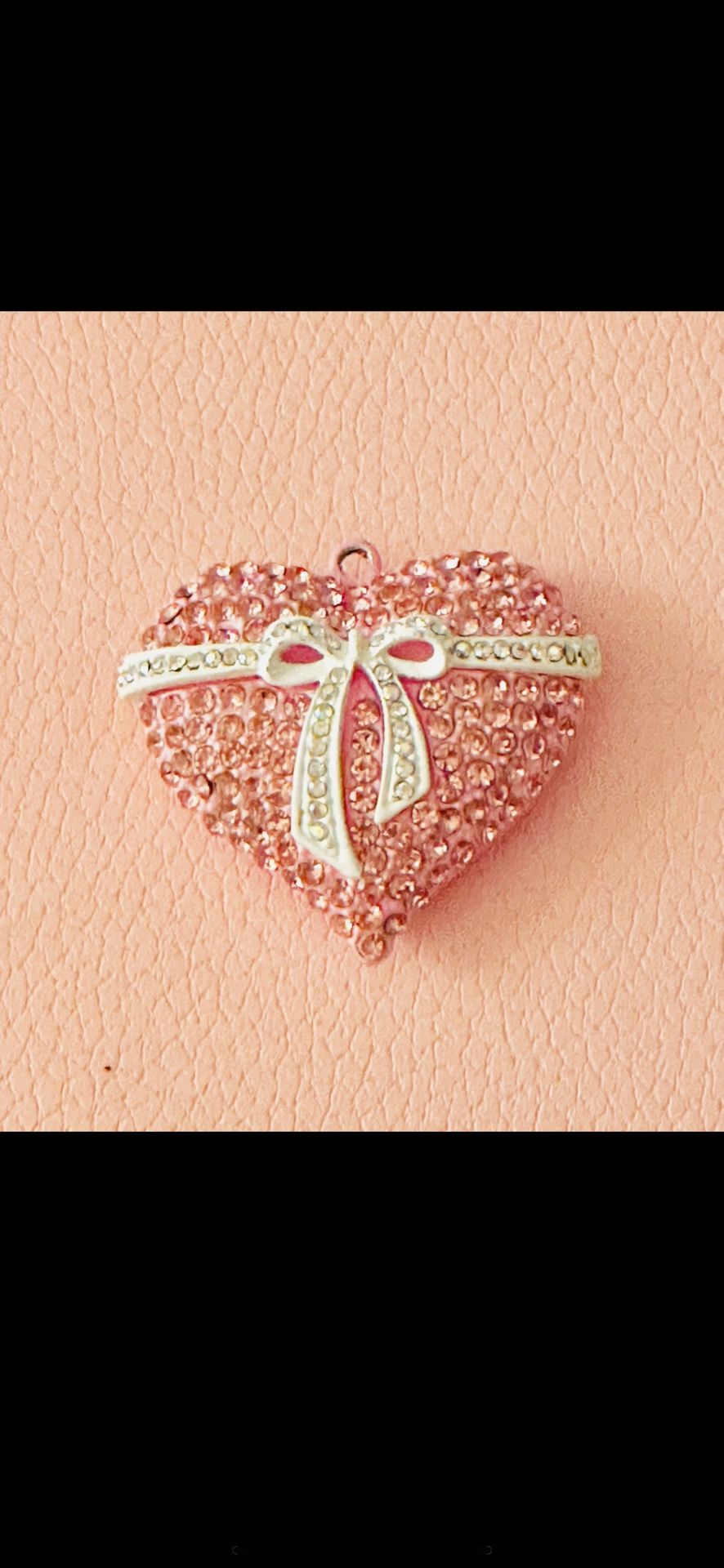 Brand New Gorgeous Betsy Johnson Pendant Necklace