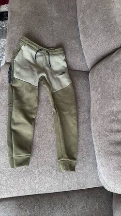 Boys size Large Nike Tech Pants